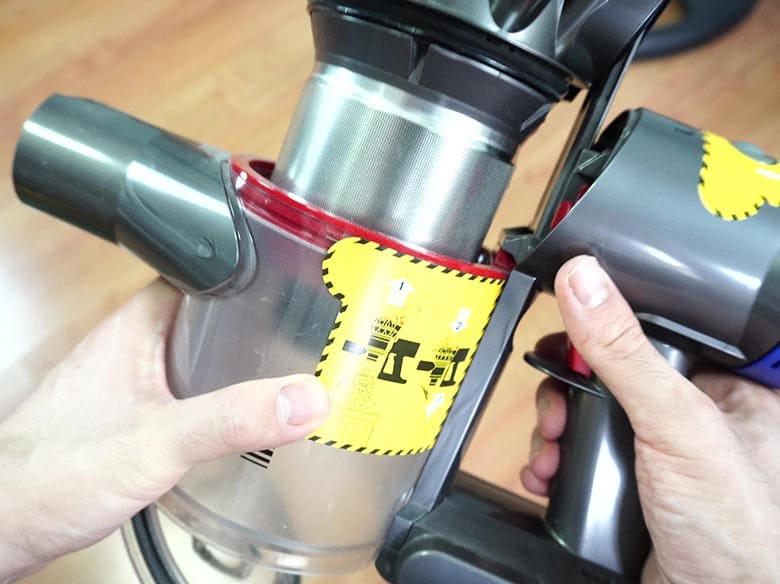 Assembling Dyson V8 cyclone 18