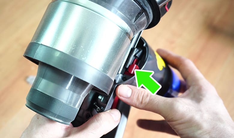 Dyson V8 cleaning cyclone 3