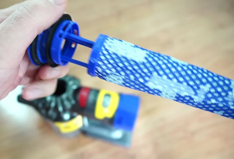 Dyson V8 removing filter cap 2