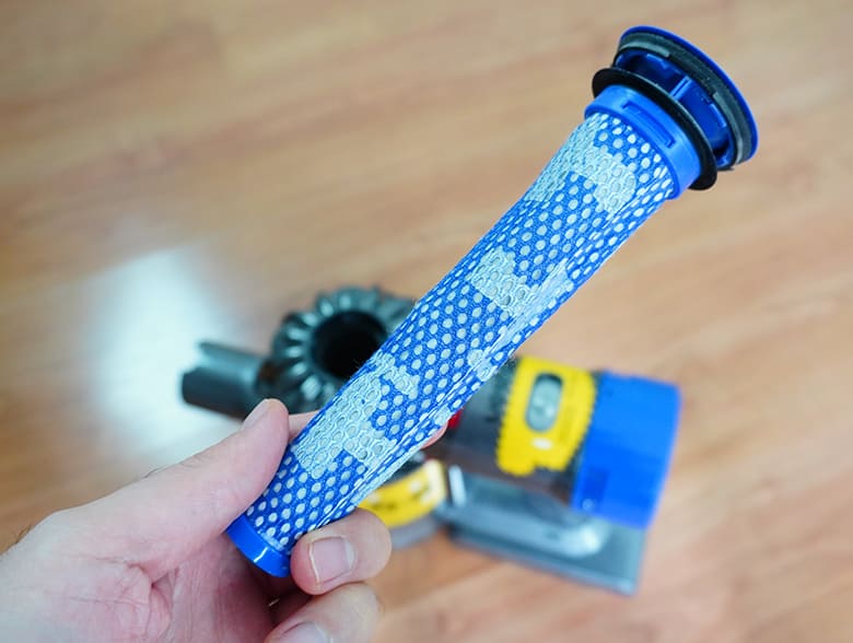 How to clean Dyson V8 filter