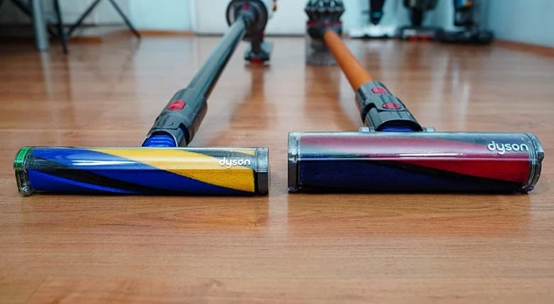 Dyson V15 and V8 soft roller comp 3