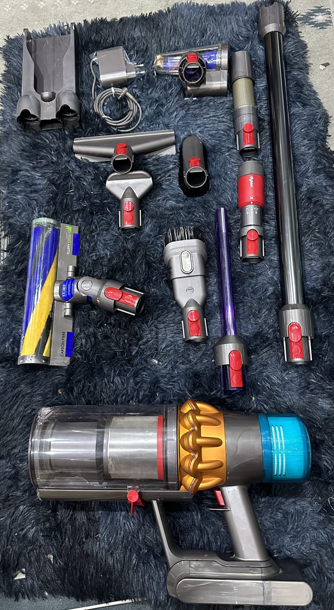 Máy hút bụi không dây Dyson V15 Detect Absolute. May hut bui khong day Dyson V15 Detect Absolute. 1 1 scaled