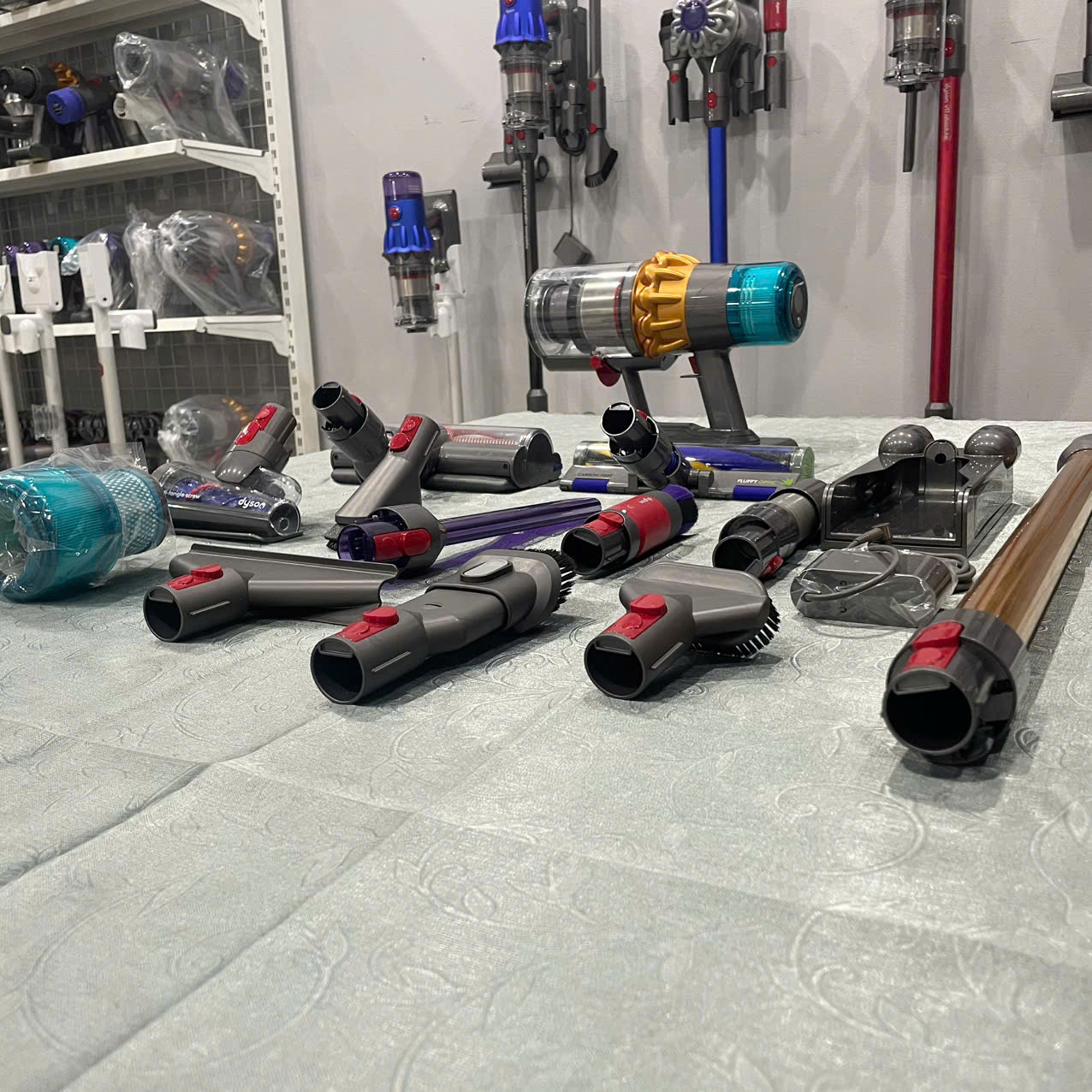 Máy hút bụi không dây Dyson V15 Detect Absolute. (4) May hut bui khong day Dyson V15 Detect Absolute. 4