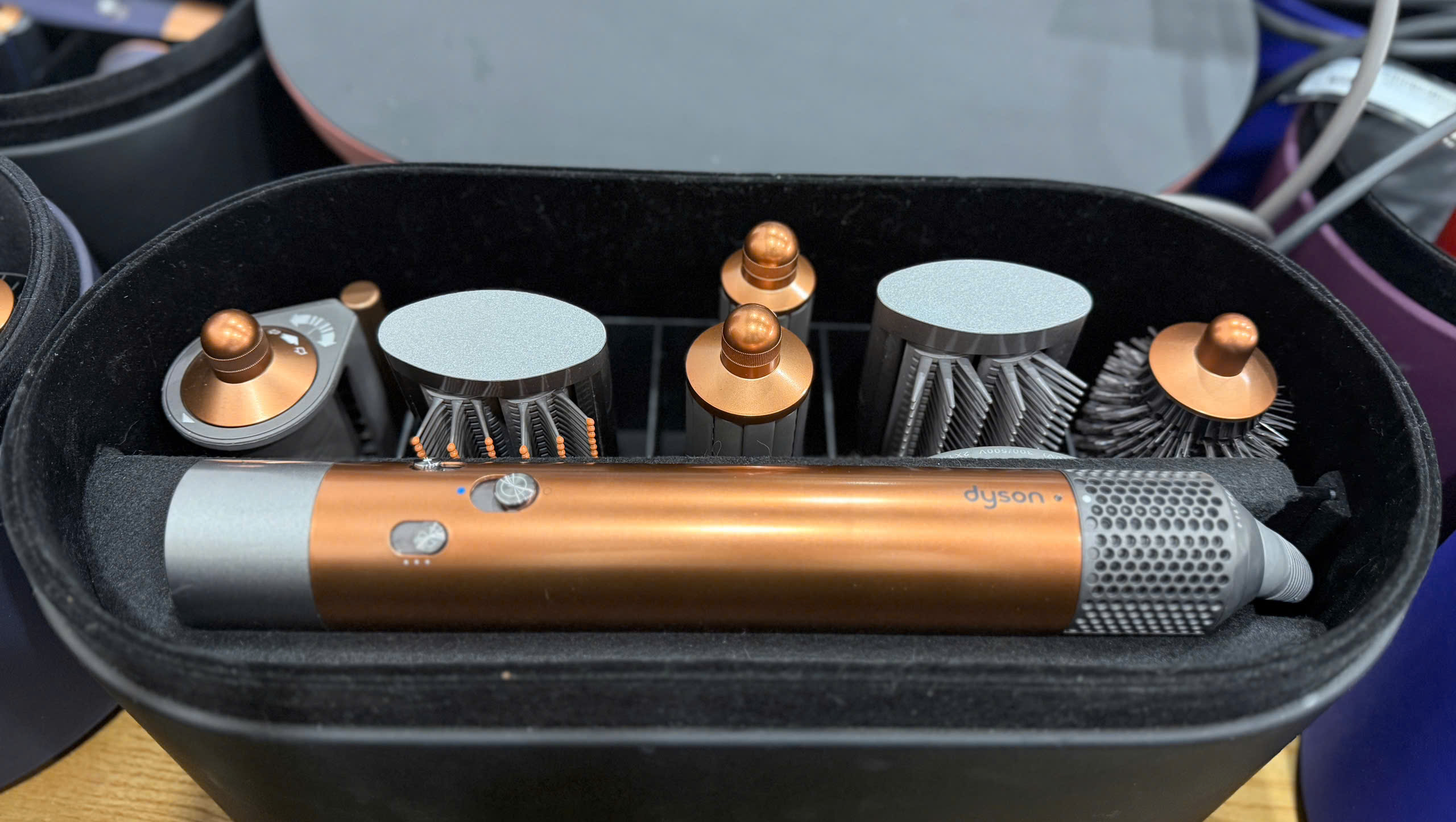 Máy tạo kiểu tóc Dyson Airwrap HS05 Vàng Máy tạo kiểu tóc Dyson Airwrap HS05 Vàng