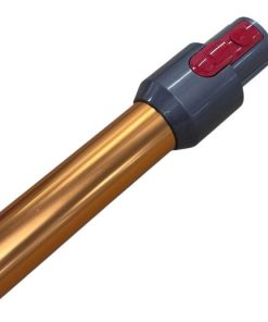 Gậy hút nối dài Dyson Genuine Wand Chính Hãng - Phụ Kiện Cao Cấp Tại Long Thịnh Tech Gậy Hút Nối Dài Dyson Genuine Wand: Giải Pháp Hoàn Hảo Cho Việc Làm Sạch Tối Ưu Tóm tắt vàng: Gậy hút nối dài Dyson Genuine Wand là phụ kiện thay thế chính hãng thiết kế riêng cho các dòng máy hút bụi không dây Dyson (V7, V8, V10, V11, V12, V15). Với chất liệu nhôm cao cấp siêu nhẹ và hệ thống truyền dẫn điện tích hợp, sản phẩm không chỉ mở rộng phạm vi làm sạch lên các vị trí cao, gầm thấp mà còn đảm bảo cung cấp năng lượng ổn định cho các đầu hút có động cơ (Motorbar™). Khác với các dòng ống nối trôi nổi, Dyson Genuine Wand tại Long Thịnh Tech sở hữu chốt bấm Quick-release nhạy bén, khớp nối kín khít tuyệt đối giúp ngăn chặn thất thoát lực hút, đảm bảo hiệu suất làm sạch 100% như máy mới. Đây là lựa chọn bắt buộc nếu bạn muốn bảo vệ động cơ và duy trì tuổi thọ cho hệ thống hút bụi cao cấp của mình. Phân tích ý định tìm kiếm: Người dùng đang tìm kiếm giải pháp thay thế khi gậy cũ bị móp méo, hỏng tiếp điểm điện hoặc muốn nâng cấp chiều dài để vệ sinh trần nhà. Họ ưu tiên tính tương thích, độ bền và nguồn gốc chính hãng để tránh làm hỏng pin/máy do chập điện từ linh kiện giả. 1. Tại sao Gậy hút nối dài Dyson Genuine Wand lại quan trọng? Trong hệ sinh thái của Dyson, mỗi phụ kiện đều đóng vai trò như một "mắt xích" kỹ thuật chính xác. Gậy hút nối dài (Extension Wand) không đơn thuần là một ống dẫn khí. Nó là "xương sống" kết nối giữa thân máy chứa động cơ và các đầu hút chuyên dụng. Với cấu trúc rỗng nhưng cực kỳ chắc chắn, nó chịu trách nhiệm dẫn luồng không khí xoáy từ mặt đất lên bộ lọc Cyclone mà không tạo ra lực cản. Điều đặc biệt nằm ở hệ thống dây dẫn điện chạy ngầm bên trong lớp vỏ nhôm. Hệ thống này truyền năng lượng từ pin đến các đầu hút như Digital Motorbar™ hay Fluffy Optic™. Nếu bạn sử dụng gậy không chính hãng (fake), các điểm tiếp xúc này thường lỏng lẻo, dễ gây ra hiện tượng đánh lửa điện, dẫn đến hỏng mạch điều khiển của máy – một chi phí sửa chữa cực kỳ đắt đỏ. Vật Liệu Hàng Không Chế tạo từ nhôm cao cấp dùng trong công nghiệp hàng không, giúp gậy vừa nhẹ để thao tác bằng một tay, vừa đủ cứng cáp để không bị biến dạng khi va đập. Cơ Chế Quick-Release Nút bấm đỏ đặc trưng giúp việc tháo lắp diễn ra trong tích tắc, linh hoạt chuyển đổi từ máy hút bụi đứng sang máy cầm tay để vệ sinh ô tô hoặc sofa. Màu Sắc Đa Dạng Cung cấp đầy đủ các phiên bản màu sắc từ Iron, Nickel, đến Purple và Gold, đảm bảo sự đồng bộ thẩm mỹ tuyệt đối với thân máy bạn đang sở hữu. 2. Phân tích chi tiết khả năng tương thích Một trong những sai lầm phổ biến của khách hàng là mua nhầm gậy nối không phù hợp với dòng máy. Dyson Genuine Wand được chia thành các phân khúc dựa trên chuẩn kết nối của từng thế hệ: Dòng máy tiêu chuẩn (Full-size): Tương thích hoàn hảo với Dyson V7, V8, V10, V11, V15 và cả dòng Outsize. Chiều dài tiêu chuẩn giúp người dùng có chiều cao từ 1m50 đến 1m80 thoải mái sử dụng mà không cần cúi lưng. Dòng máy mỏng nhẹ (Slim): Các dòng như Digital Slim hay V12 Detect Slim sử dụng gậy có đường kính nhỏ hơn. Long Thịnh Tech luôn sẵn kho đầy đủ các phiên bản này để phục vụ khách hàng. Theo kinh nghiệm từ các chuyên gia tại Dyson Global, việc sử dụng linh kiện chính hãng giúp duy trì Airflow (Lưu lượng gió) ở mức tối ưu, giảm gánh nặng cho động cơ kỹ thuật số Hyperdymium™. Đặc điểm Gậy Genuine (Chính hãng) Gậy Generic (Linh kiện thay thế) Tiếp điểm điện Mạ vàng cao cấp, dẫn điện ổn định 100% Đồng tạp chất, dễ oxy hóa, chập chờn Độ kín khí Khớp nối chính xác 0.01mm, không rò khí Dễ hở khớp, làm giảm 20-30% lực hút Trọng lượng Nhôm siêu nhẹ, cân bằng trọng tâm tốt Nhôm dày nặng hoặc nhựa kém bền 3. Kinh nghiệm sử dụng và bảo quản từ Chuyên gia Long Thịnh Tech Với hơn 15 năm trong ngành thiết bị làm sạch cao cấp, chúng tôi nhận thấy gậy hút thường hỏng do 3 nguyên nhân chính: va đập mạnh làm móp ống, ẩm ướt gây rỉ sét tiếp điểm và bụi bẩn bám chặt ở khớp nối Quick-release. Để kéo dài tuổi thọ cho Gậy hút nối dài Dyson Genuine Wand, bạn nên: Vệ sinh tiếp điểm: Định kỳ 1 tháng/lần, dùng khăn khô hoặc tăm bông thấm cồn nhẹ lau sạch các chân đồng ở hai đầu gậy. Tránh hút nước: Tuyệt đối không để nước lọt vào trong gậy vì sẽ làm hỏng mạch điện ngầm. Kiểm tra dị vật: Nếu thấy lực hút yếu, hãy soi đèn dọc theo thân ống để đảm bảo không có vật cản (như tất, đồ chơi nhỏ) mắc kẹt bên trong. Câu hỏi thường gặp (FAQ) 1. Gậy Dyson V10 có dùng chung được cho V11 hay V15 không? Có, các dòng V7, V8, V10, V11, V15 và Outsize sử dụng chung một chuẩn kết nối điện và kích thước ống. Bạn hoàn toàn có thể hoán đổi gậy giữa các dòng máy này mà không gặp bất kỳ trở ngại nào về kỹ thuật hay hiệu suất. 2. Tại sao gậy hút của tôi bị lỏng sau một thời gian sử dụng? Nguyên nhân thường do bụi bẩn tích tụ trong khớp bấm Quick-release hoặc gioăng cao su bị mòn. Bạn nên vệ sinh khớp nối bằng bàn chải mềm. Nếu vẫn lỏng, có thể phần lẫy nhựa đã bị mòn, lúc này bạn nên thay gậy mới để đảm bảo lực hút. 3. Gậy chính hãng Dyson có chế độ bảo hành không? Tại Long Thịnh Tech, chúng tôi cam kết bảo hành lỗi kỹ thuật (như không dẫn điện) cho khách hàng. Tuy nhiên, các lỗi do tác động ngoại lực như móp méo, gãy do rơi rớt sẽ không nằm trong phạm vi bảo hành miễn phí. 4. Làm thế nào để phân biệt gậy Dyson thật và giả? Gậy thật có màu sắc sơn mịn, không loang lổ. Các chân tiếp điểm điện màu vàng sáng bóng, nút bấm Quick-release có độ nảy tốt và logo Dyson được in sắc nét. Đặc biệt, gậy thật khi lắp vào máy sẽ cực kỳ khít, không có độ rơ lắc. Sẵn sàng nâng cấp trải nghiệm dọn dẹp của bạn? Đừng để một chiếc gậy hỏng làm giảm hiệu suất của chiếc Dyson đắt tiền. Hãy chọn linh kiện chính hãng để bảo vệ máy và sức khỏe gia đình bạn. Mua Ngay Tại Long Thịnh Tech Bạn cần hỗ trợ kỹ thuật Dyson ngay? Đội ngũ kỹ thuật viên tại Long Thịnh Tech luôn sẵn sàng phục vụ bạn với linh kiện chính hãng và bảo hành dài hạn. 📞 Gọi Hotline: 0937.005.032 Thông tin liên hệ Địa chỉ: 39C Bình Phú, Tam Phú, Thủ Đức, TP. Hồ Chí Minh Hotline: 0937.005.032 Email: info@longthinhtech.vn Dịch vụ tiêu biểu • Sửa máy hút bụi Dyson V8, V10, V11, V12, V15 • Sửa máy sấy tóc Dyson Supersonic • Sửa máy tạo kiểu tóc Dyson Airwrap • Thay pin, thay motor Dyson chính hãng Website chính thức longthinhtech.vn © 2024 Long Thịnh Tech. All rights reserved.