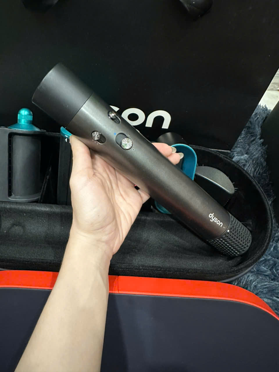z7767766895596_9f529c2e51bb46bbd76fd33d13b8b5a5 máy tạo kiểu tóc Dyson Airwrap Multi-styler Long Thịnh Tech Dyson