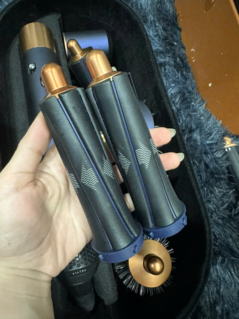 z7785668399880_ead6b37c3aa8097fcb3cc19e3f06971f Máy tạo kiểu tóc Dyson Airwrap Multi-styler (Xanh Navy/Đồng) Long Thịnh Tech Dyson