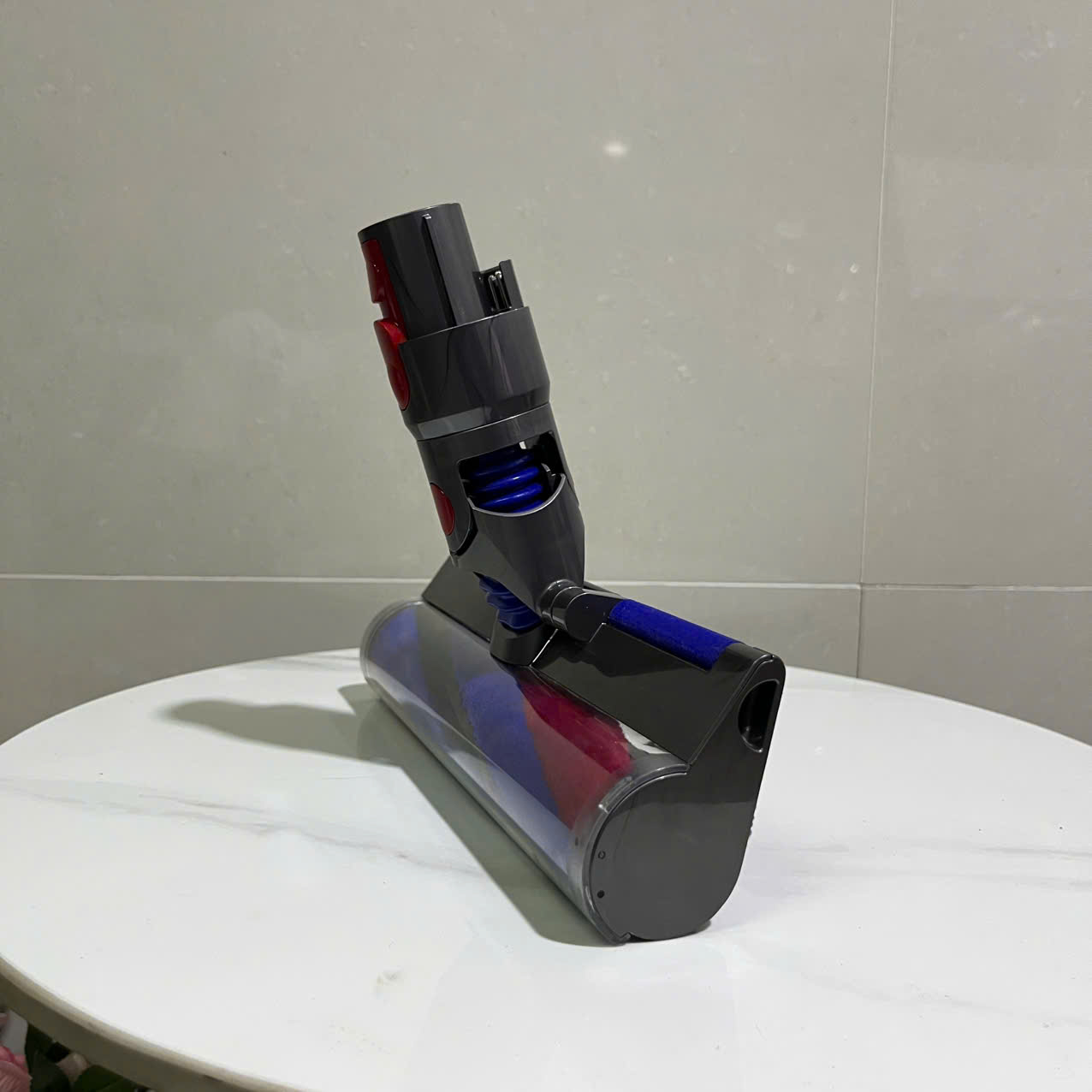 z7789507917149_96cfb15fb338b8fcd4882e22e324ac11 Đầu Hút Lông Mềm Dyson Fluffy - Quét Sạch Bụi Mịn Sàn Cứng Long Thịnh Tech Dyson