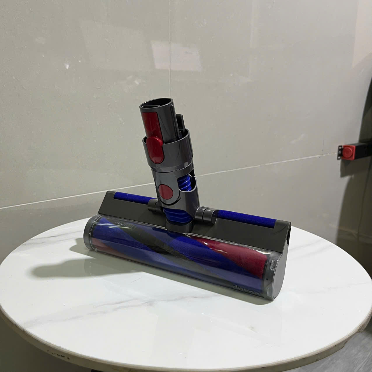z7789507922704_0eef8314b72c2ac1f1e126d4b770b9a4 Đầu Hút Lông Mềm Dyson Fluffy - Quét Sạch Bụi Mịn Sàn Cứng Long Thịnh Tech Dyson