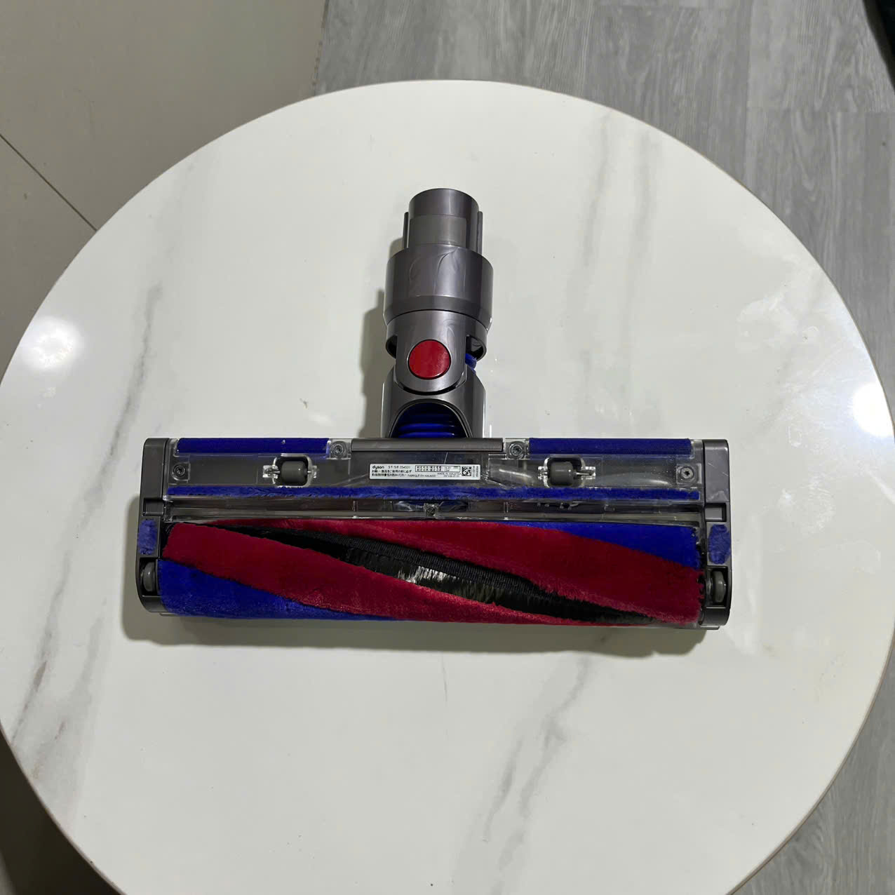 z7789507934318_6bf3a1f9a9248199b9ef149594a25e03 Đầu Hút Lông Mềm Dyson Fluffy - Quét Sạch Bụi Mịn Sàn Cứng Long Thịnh Tech Dyson