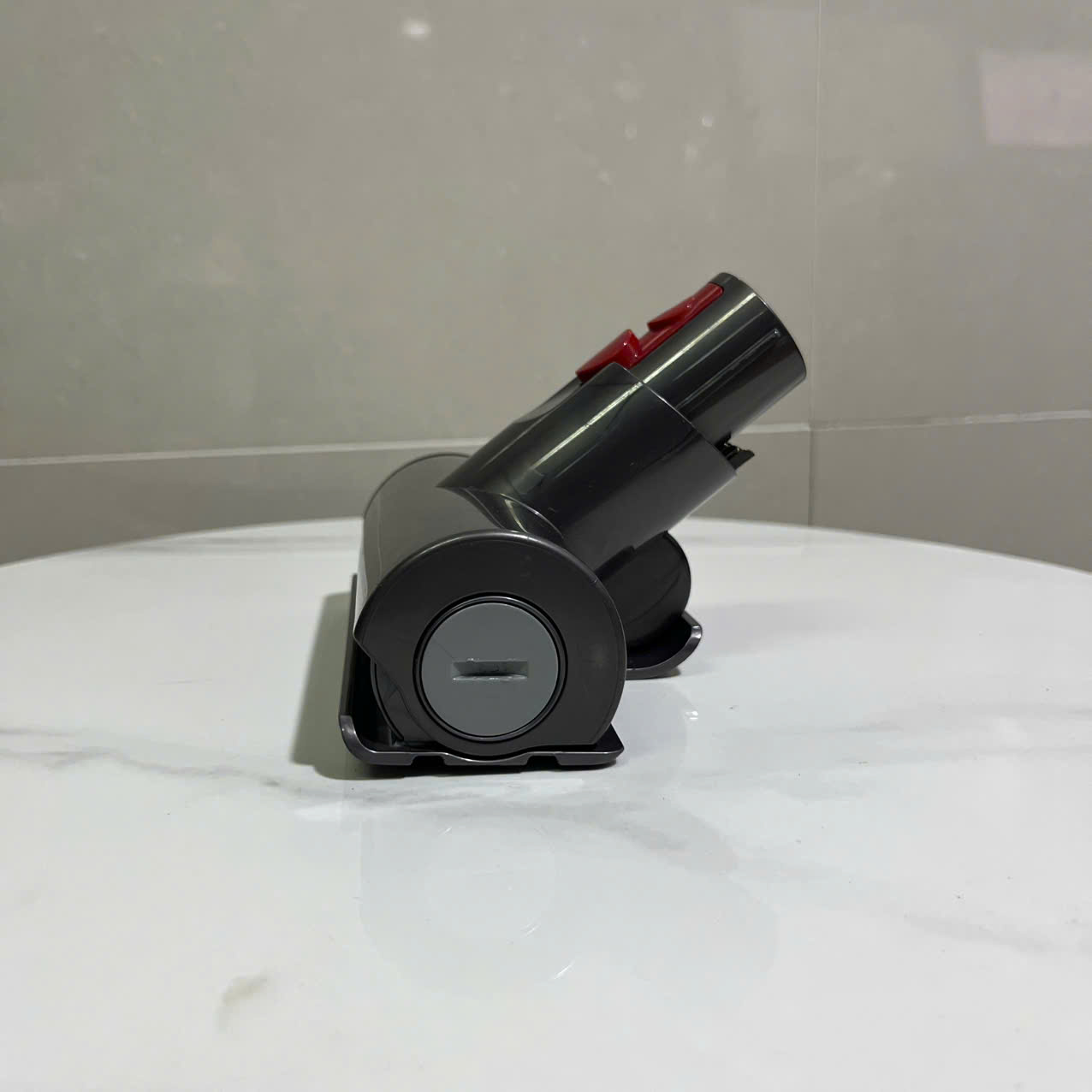 z7789508368673_2db3187ffa2aa7ff5e74208b2cb1e9c2 Đầu Hút Nệm Sofa Dyson V12, V10 Slim Chính Hãng | Mini Motorized Tool Long Thịnh Tech Dyson