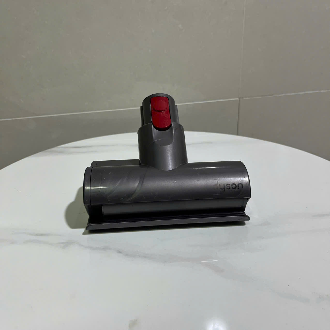 z7789508381502_37c2dc9428f1471fb60134d83e95bfac Đầu Hút Nệm Sofa Dyson V12, V10 Slim Chính Hãng | Mini Motorized Tool Long Thịnh Tech Dyson