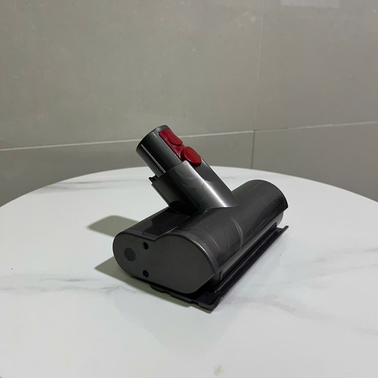 z7789508388846_09eaaa52f65107dd1c299a91e0310a4b Đầu Hút Nệm Sofa Dyson V12, V10 Slim Chính Hãng | Mini Motorized Tool Long Thịnh Tech Dyson