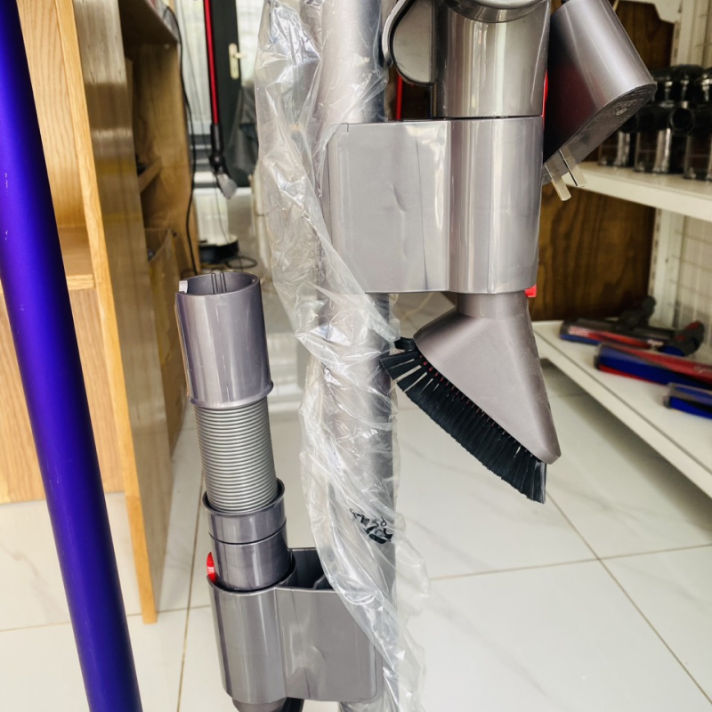 Frame-2135 Giá treo tường tích hợp dock sạc cho Dyson SV18 Digital Slim. Long Thịnh Tech Dyson