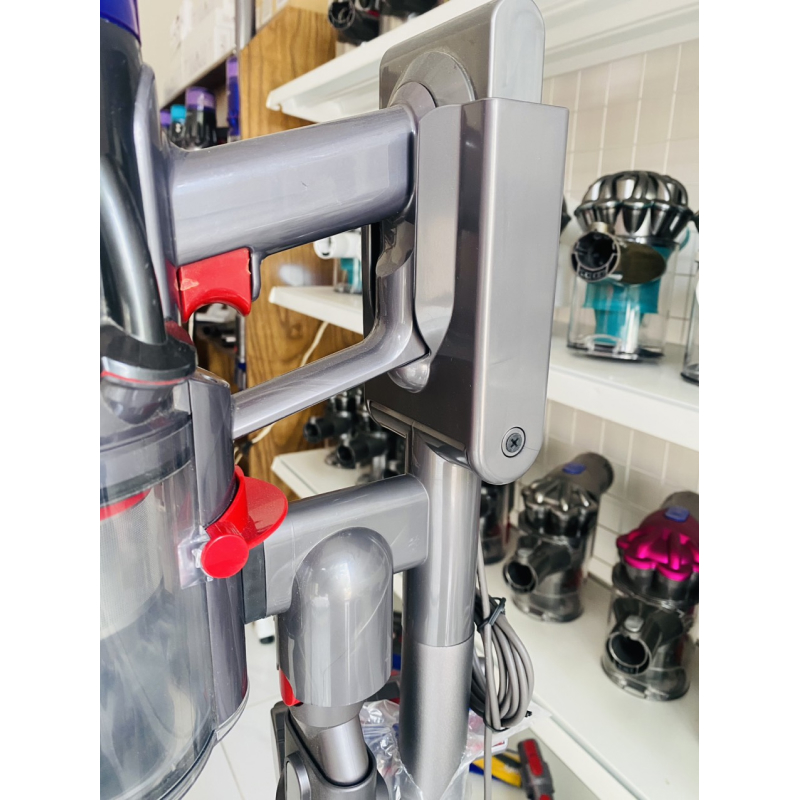 Frame-2139 Giá treo tường tích hợp dock sạc cho Dyson SV18 Digital Slim. Long Thịnh Tech Dyson