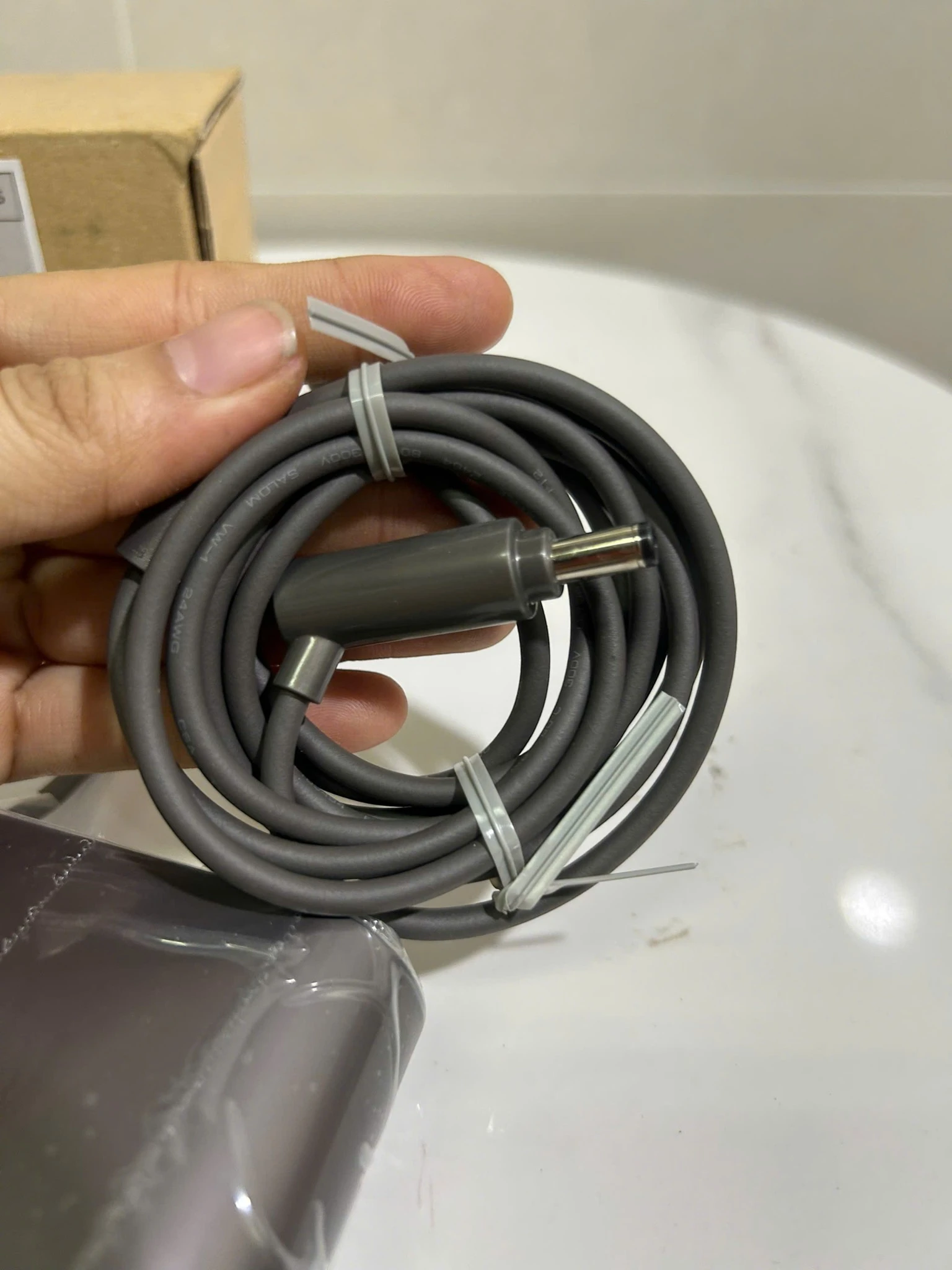 z7871120968489_f075d80ec278478cbff4b915f430bc8f-Photoroom Cục sạc pin máy hút bụi Dyson V6 V7 V8 DC58 DC59 DC62 DC74 chính hãng. Long Thịnh Tech Dyson