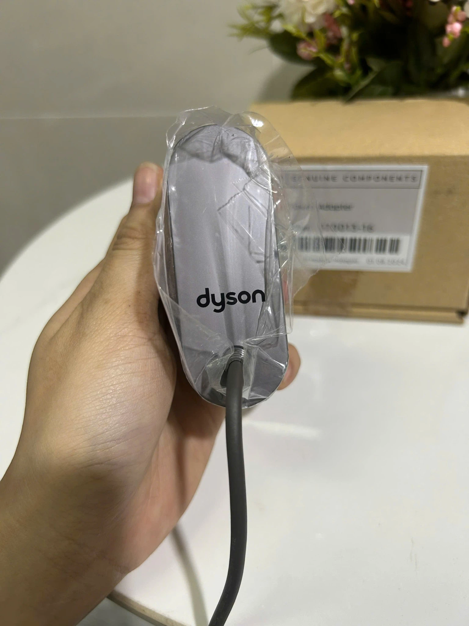 z7877848929553_a0c5c11ac45a5494b4b6a85558c61926-Photoroom Cục sạc chính hãng cho máy hút bụi Dyson Omni-glide SV19 Long Thịnh Tech Dyson
