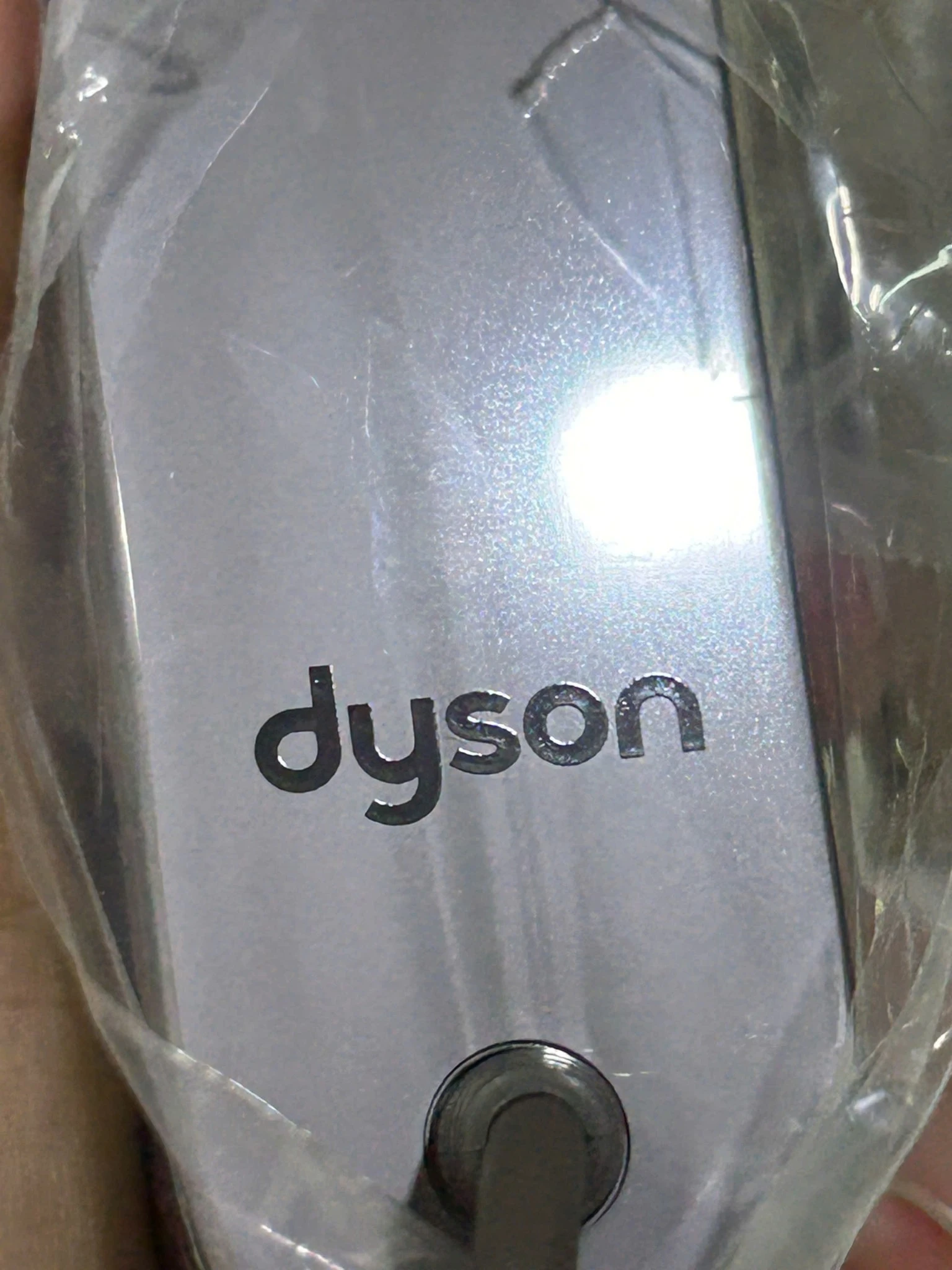z7877848930809_d0fe1ecb4391d0216eb2198f59344b4b-Photoroom Cục sạc chính hãng cho máy hút bụi Dyson Micro 1.5kg SV21 SV33 Long Thịnh Tech Dyson